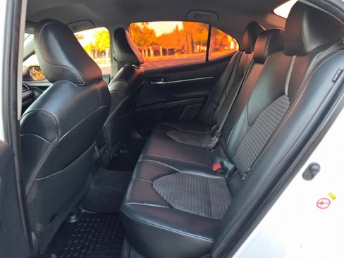 Used 2019 Toyota Camry SE FWD image 11