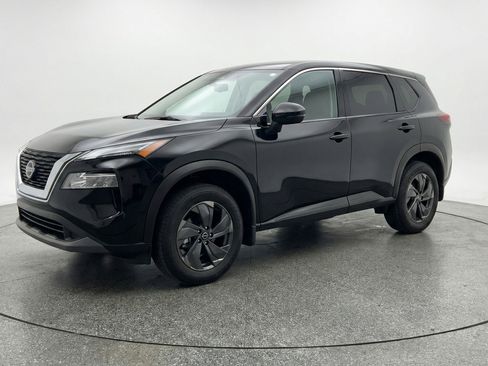 Used 2025 Nissan Rogue SV image 3