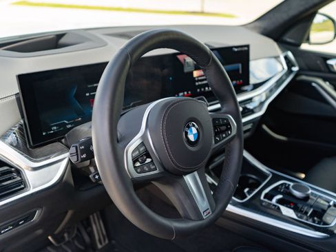 Used 2026 BMW X7 xDrive40i w/ M Sport Package AWD/4WD image 8