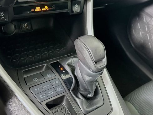 Used 2024 Toyota RAV4 LE AWD/4WD image 16