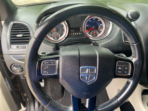 Used 2019 Dodge Grand Caravan SXT FWD image 11
