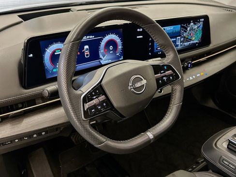 Used 2024 Nissan Ariya AWD image 18
