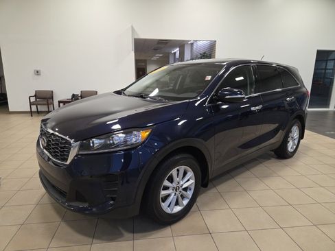 Used 2020 Kia Sorento LX image 3