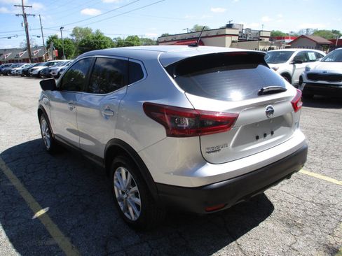 Used 2021 Nissan Rogue Sport S image 2
