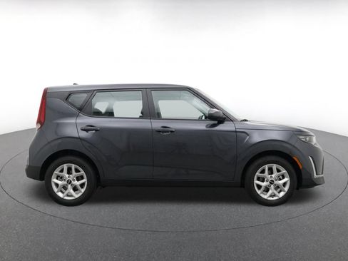 Used 2025 Kia Soul LX w/ LX Technology Package FWD image 10