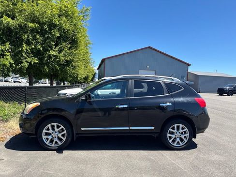 Used 2013 Nissan Rogue SL AWD/4WD image 2