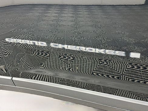 Used 2023 Jeep Grand Cherokee Laredo w/ Luxury Tech Group I image 28