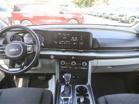 Certified 2022 Kia Carnival LX image 13