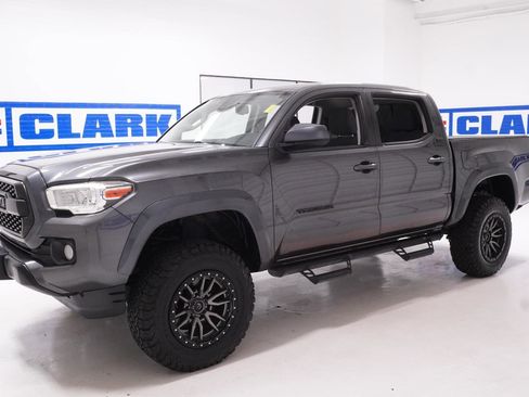 Used 2019 Toyota Tacoma SR5 RWD image 29