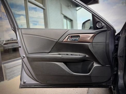 Used 2016 Honda Accord EX image 19