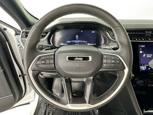 Used 2023 Jeep Grand Cherokee Altitude AWD/4WD image 11