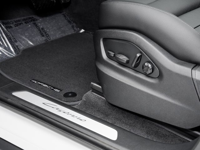 Certified 2026 Porsche Cayenne AWD/4WD image 11