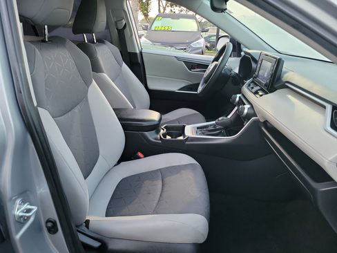 Used 2021 Toyota RAV4 XLE image 18