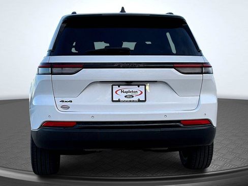 Used 2023 Jeep Grand Cherokee Altitude image 4