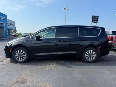 Used 2024 Chrysler Pacifica Limited