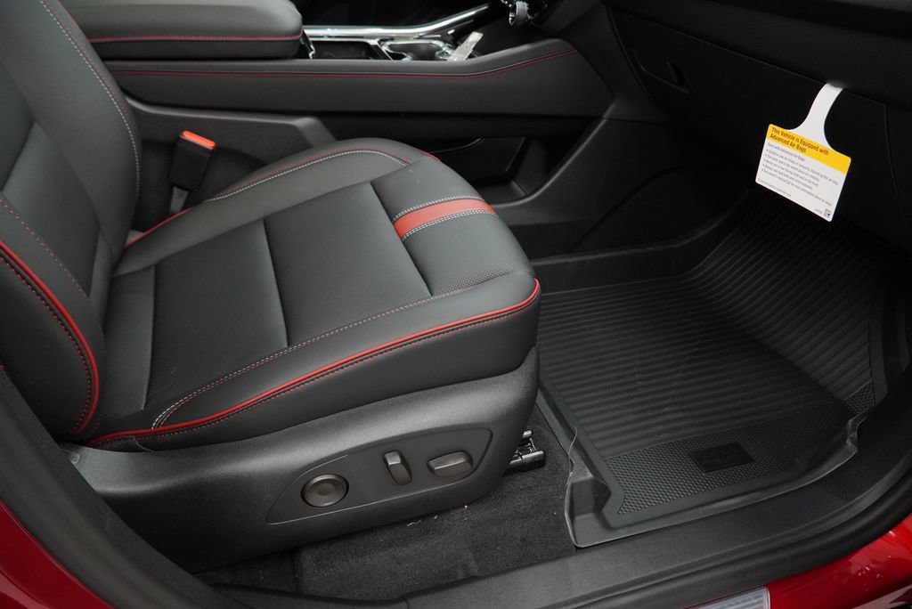 New 2027 Chevrolet Traverse RS w/ LPO, Floor Liner Package AWD/4WD image 32