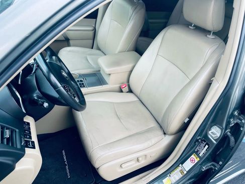Used 2012 Toyota Highlander SE image 12