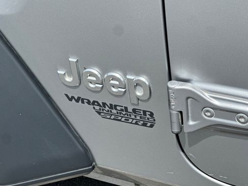 Used 2018 Jeep Wrangler Unlimited Sport AWD/4WD image 27