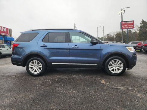 Used 2018 Ford Explorer XLT AWD/4WD image 8