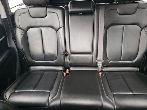 Used 2023 Jeep Grand Cherokee Limited w/ Luxury Tech Group II image 13