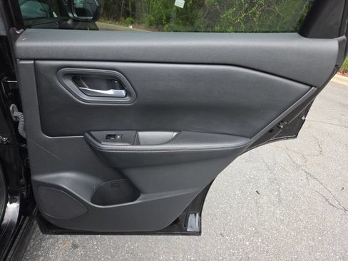 Certified 2025 Nissan Rogue SV FWD image 36
