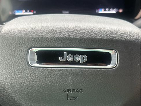 New 2025 Jeep Grand Cherokee L Limited w/ Luxury Tech Group II image 35