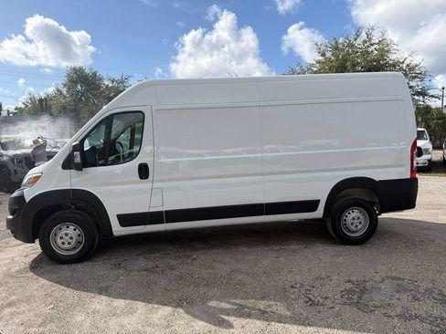 Used 2025 RAM ProMaster 2500 w/ Convenience Group FWD image 2