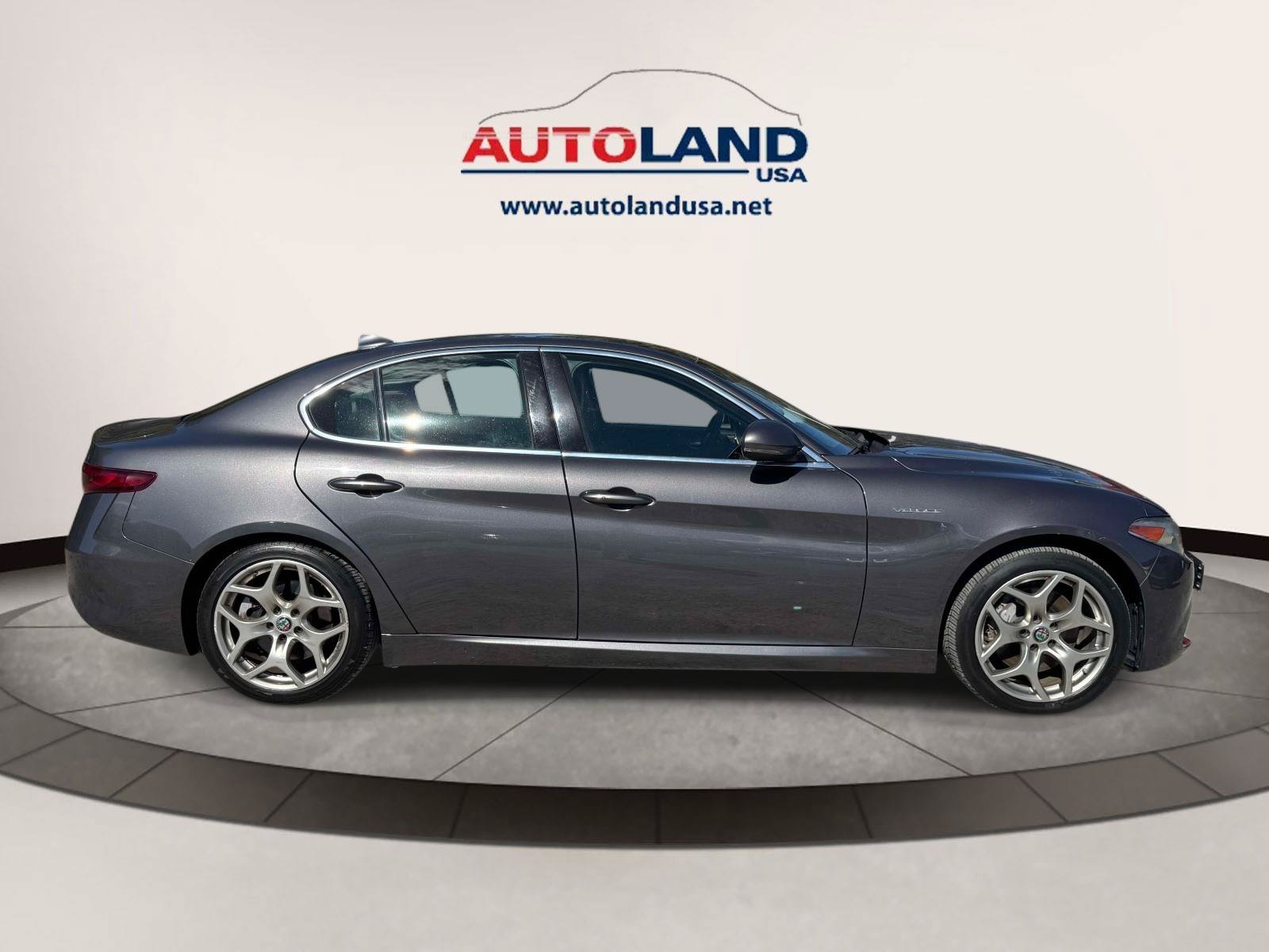 Used 2020 Alfa Romeo Giulia Ti AWD/4WD image 3