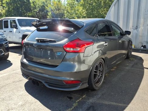 Used 2018 Ford Focus ST FWD image 2