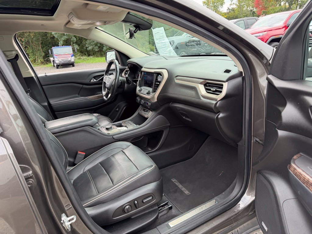 Used 2020 GMC Acadia Denali w/ Denali Ultimate Package AWD/4WD image 12