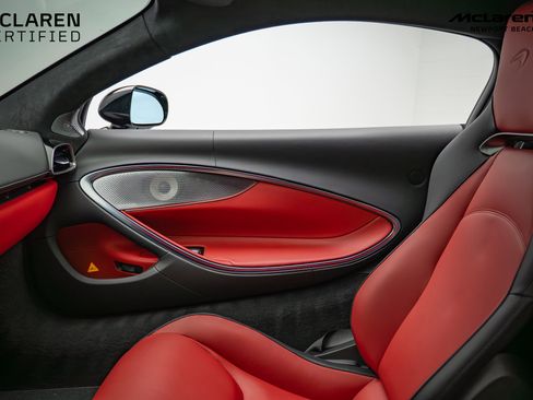 Used 2024 McLaren Artura image 34