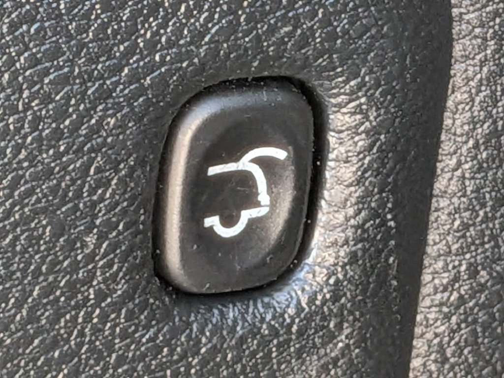 Used 2022 Dodge Durango R/T w/ Tow 'N Go Package AWD/4WD image 16