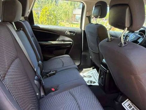 Used 2018 Dodge Journey SE FWD image 3