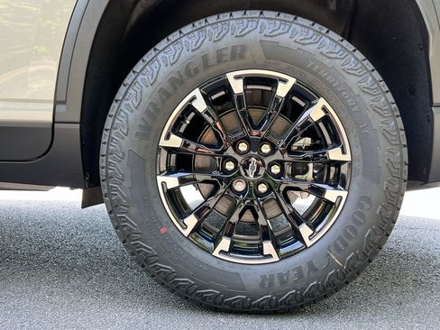 New 2026 Chevrolet Traverse Z71 w/ Enhanced Driving Package AWD/4WD image 40