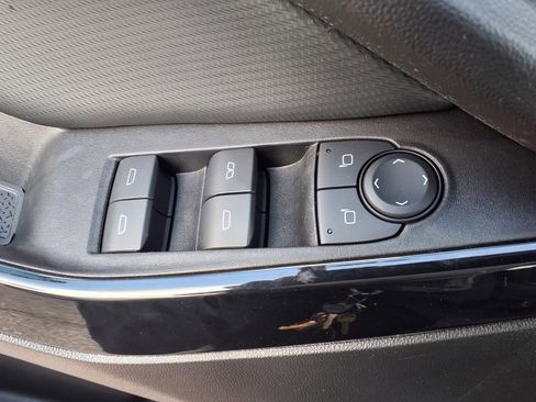 Used 2025 Chevrolet Equinox LT FWD image 12