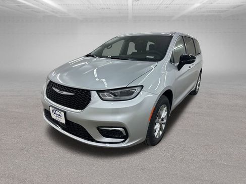New 2026 Chrysler Pacifica Select AWD/4WD image 5