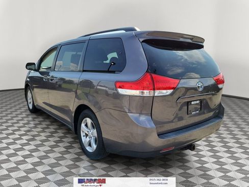 Used 2011 Toyota Sienna LE w/ Towing Pkg FWD image 3