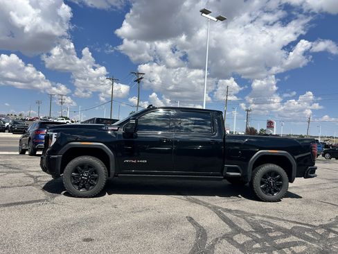 Used 2024 GMC Sierra 2500 AT4 w/ AT4 Premium Plus Package AWD/4WD image 2