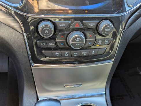 Used 2021 Jeep Grand Cherokee Laredo X image 23