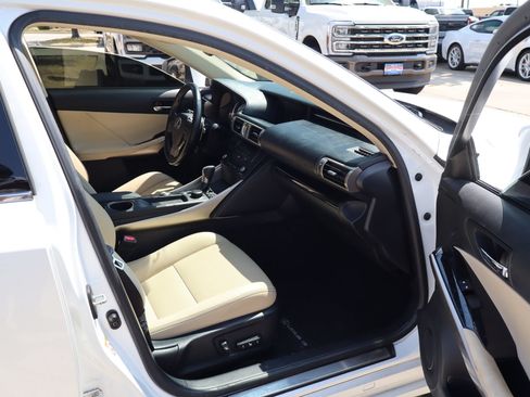 Used 2015 Lexus IS 250 RWD image 29