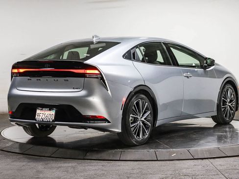 Certified 2023 Toyota Prius XLE FWD image 5