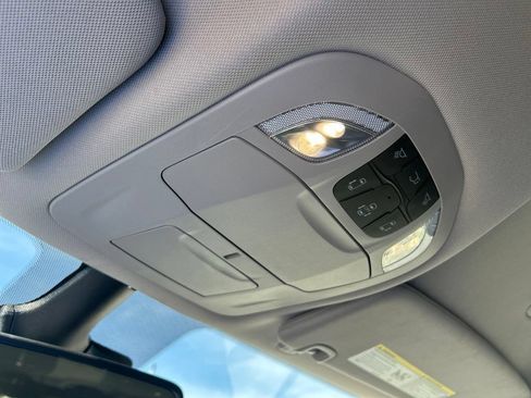 Certified 2024 Chrysler Pacifica Touring-L FWD image 37