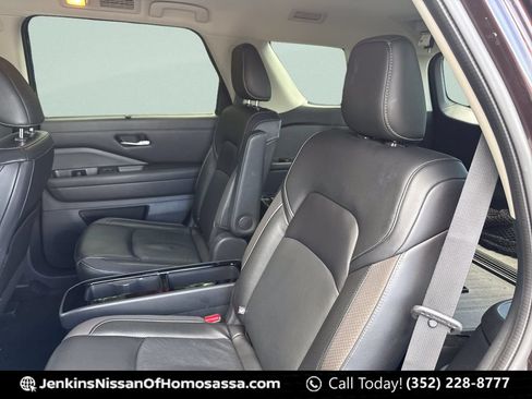 Certified 2022 Nissan Pathfinder SL w/ SL Premium Package FWD image 30