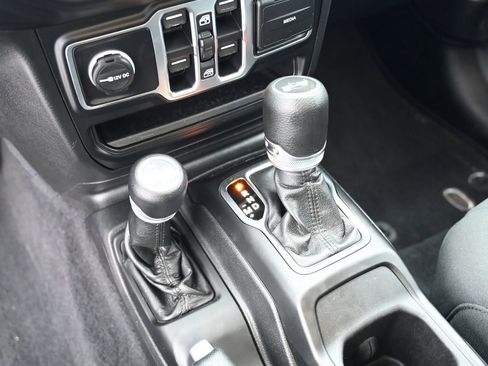 Used 2021 Jeep Wrangler Unlimited Sport image 31