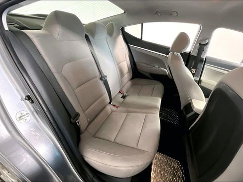 Used 2019 Hyundai Elantra SE image 26