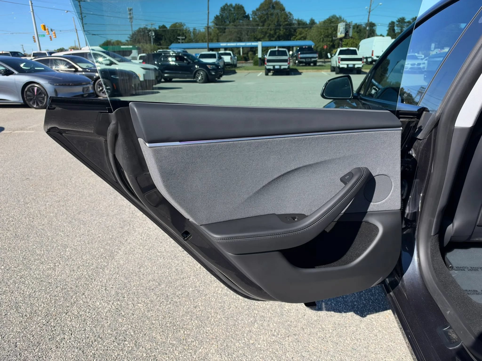 Used 2025 Tesla Model 3 RWD image 11
