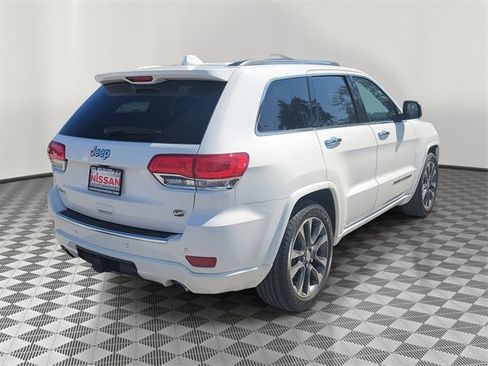 Used 2017 Jeep Grand Cherokee Overland image 2