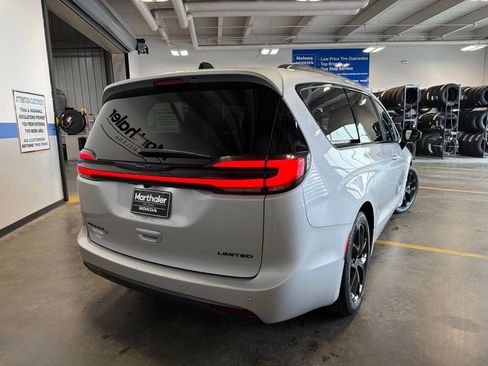 Used 2026 Chrysler Pacifica Limited w/ S Appearance Package FWD image 5