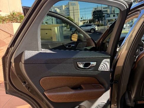 Used 2018 Volvo XC60 T6 Inscription w/ Convenience Package image 28