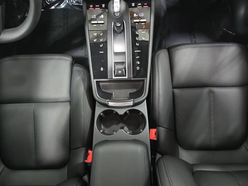 Certified 2026 Porsche Macan AWD/4WD image 20